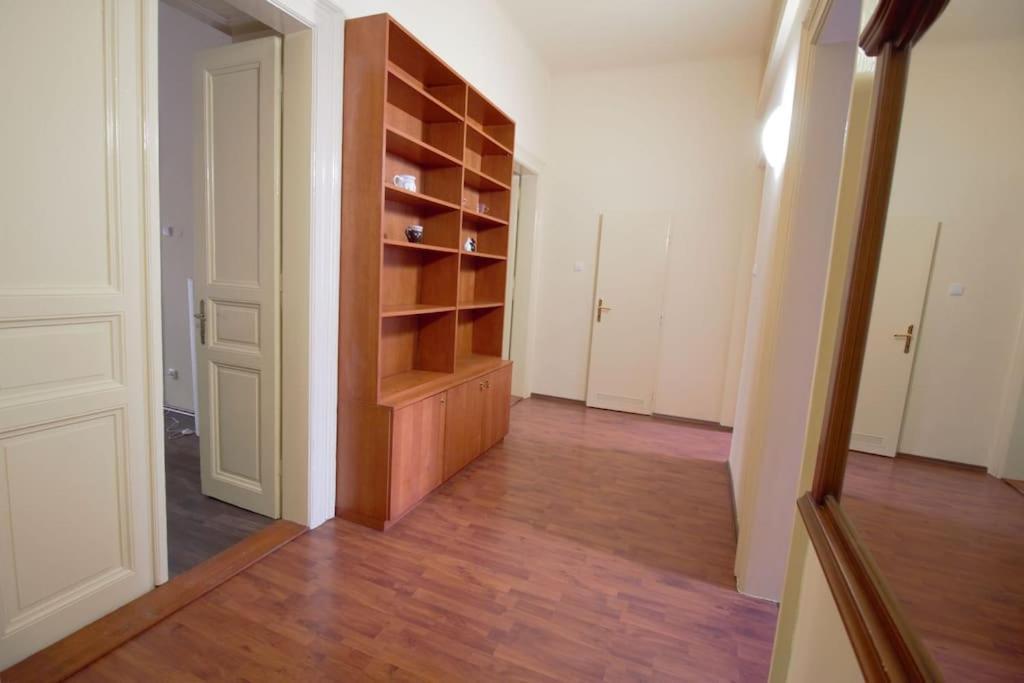 Comfort 2Bedrooms Quite Place!-Vinohrady Praga Esterno foto