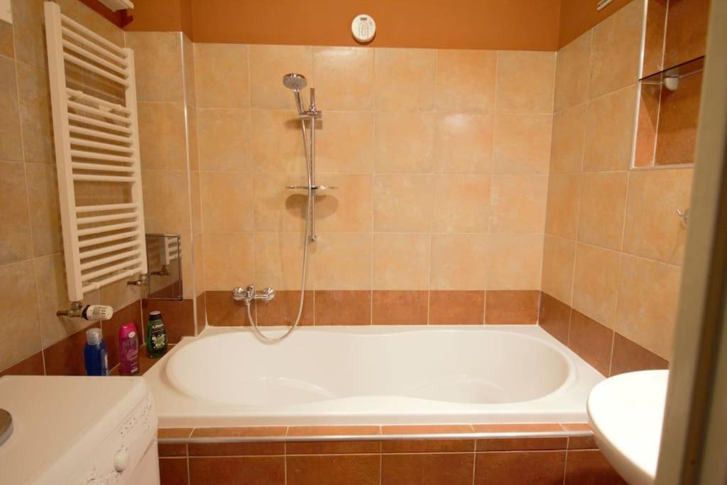 Comfort 2Bedrooms Quite Place!-Vinohrady Praga Esterno foto