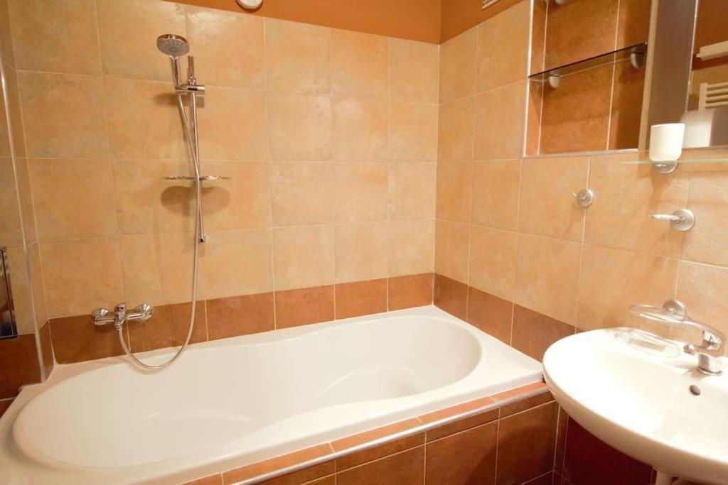 Comfort 2Bedrooms Quite Place!-Vinohrady Praga Esterno foto