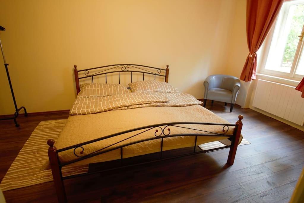 Comfort 2Bedrooms Quite Place!-Vinohrady Praga Esterno foto